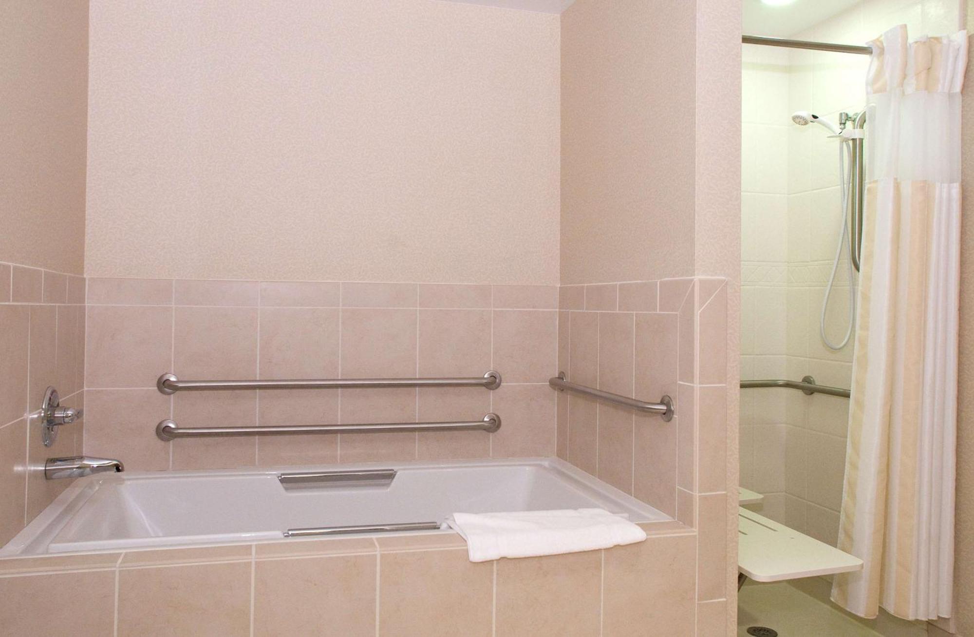 فندق هيلتون جاردن إن ماونت هولي ويستامبتون Westampton المظهر الخارجي الصورة
